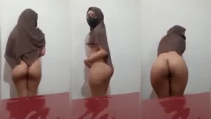 Hijab Cantik Pamer Tetek Sambil Goyang